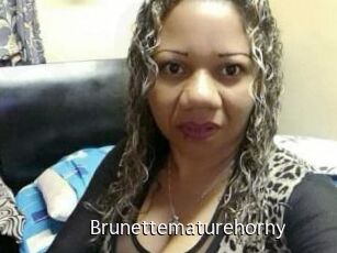 Brunettematurehorny