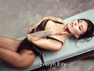 Evelyn_Evy