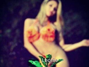Leonie Anal Fist