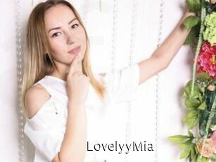 LovelyyMia