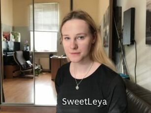 SweetLeya Anal Fist